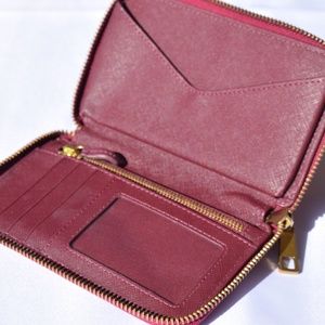 Fossil Leather Zip Wallet in Purple